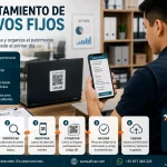 Equipo realizando el levantamiento de activos fijos con códigos QR y registro digital del inventario patrimonial.